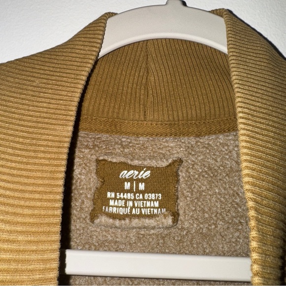 Aerie Mountain Season Golden Brown Sweatshirt Women's Medium
Mock Neck Pockets - Picture 6 of 7